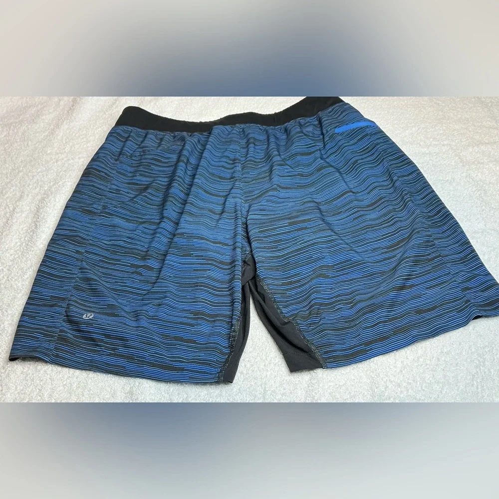 Men’s Lululemon Athletica Dynamic Blue and Black Athletic Shorts size L - Picture 3 of 7